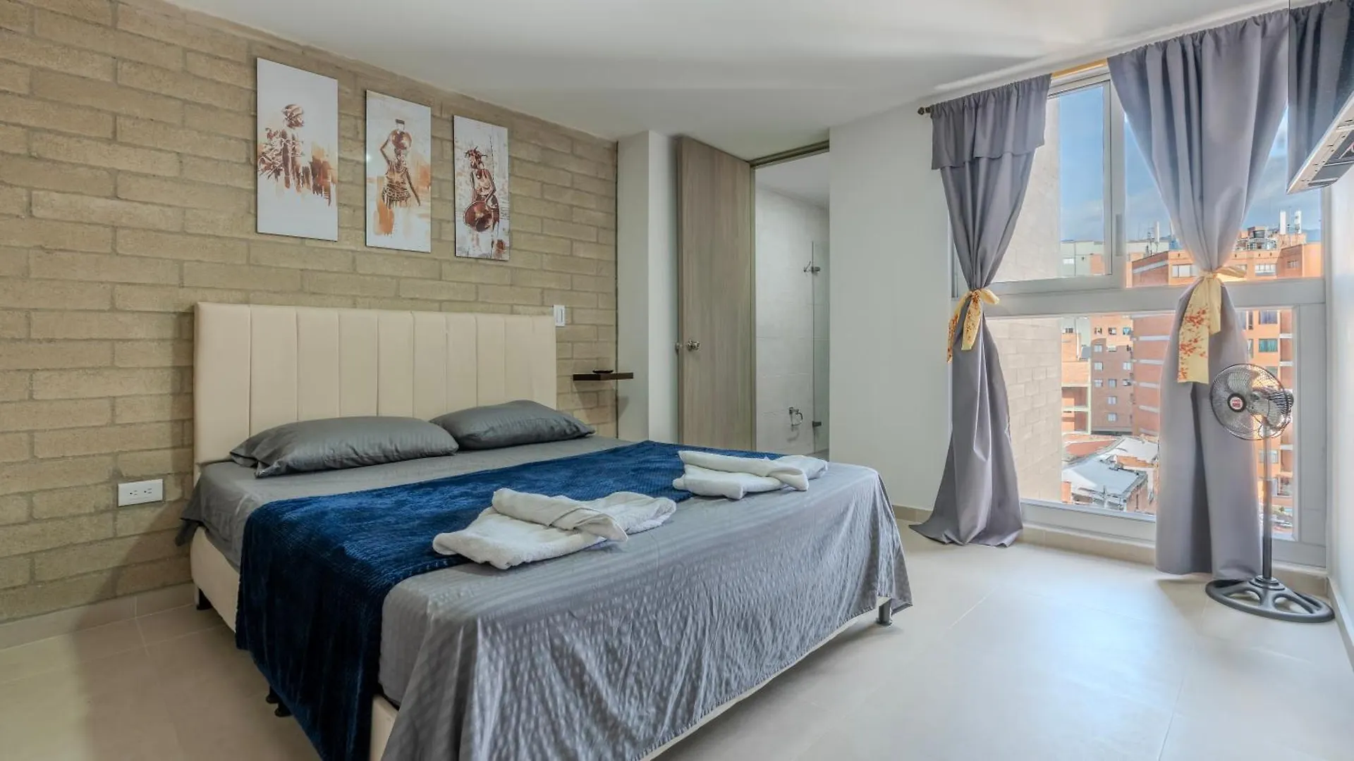 Apartamento En Laureles Con Piscina, Parqueadero 302 Medellín