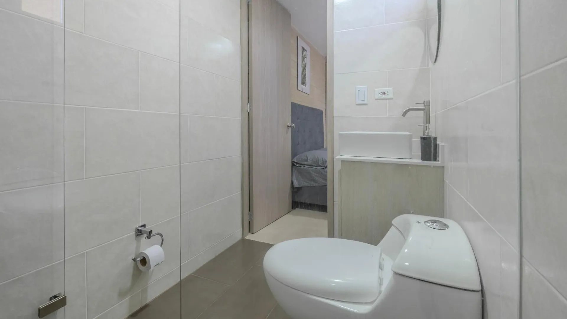 Apartamento En Laureles Con Piscina, Parqueadero 302 Medellin