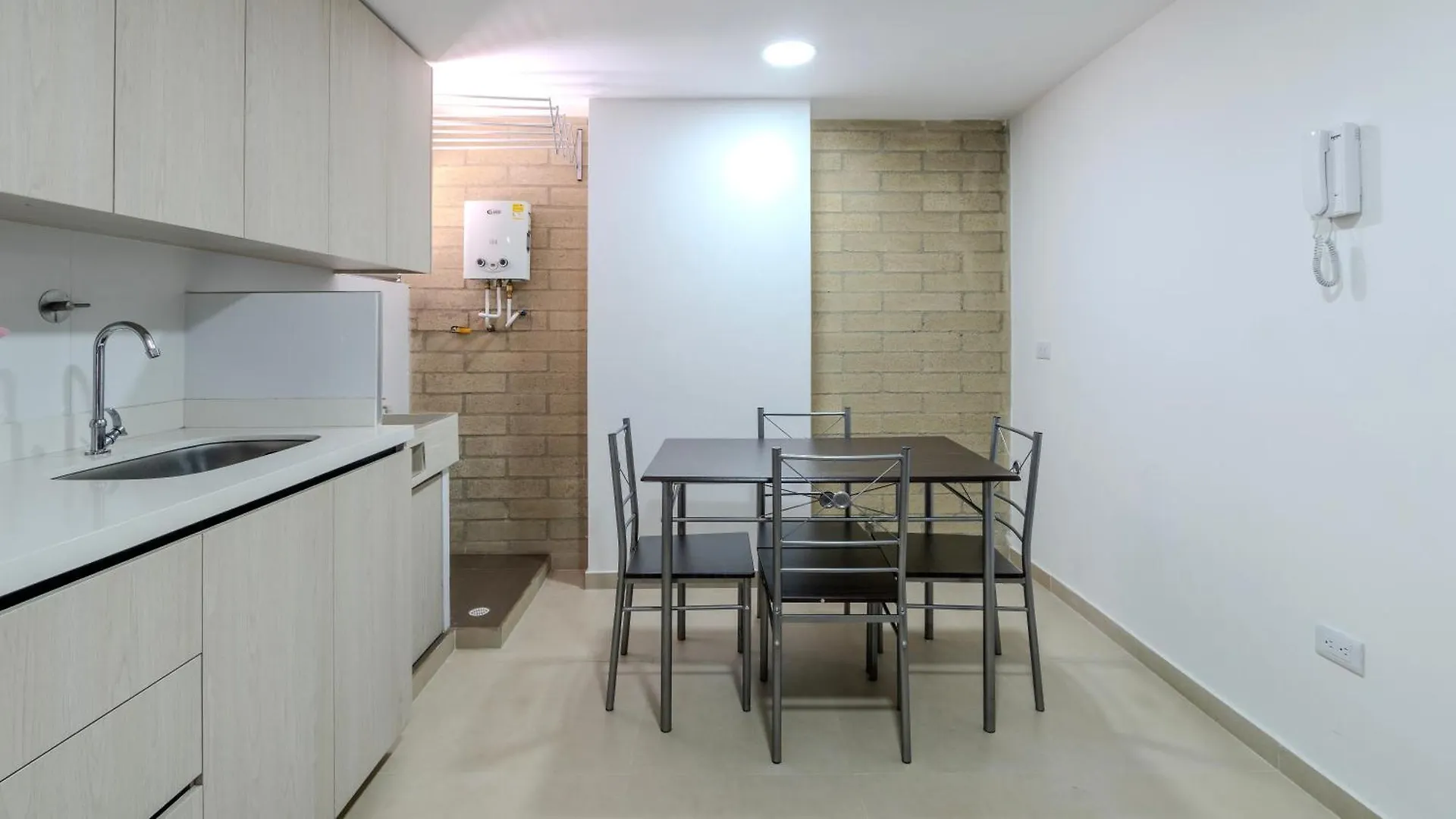 Apartamento En Laureles Con Piscina, Parqueadero 302 Medellin Colombia