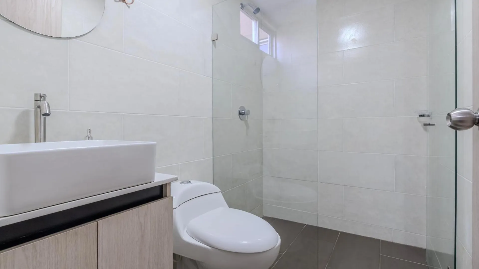 Apartamento En Laureles Con Piscina, Parqueadero 302 Medellin Apartment